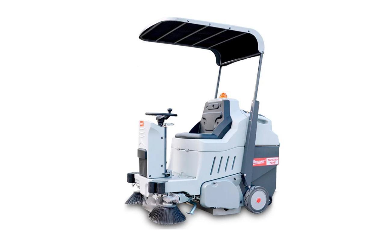 Bennett Tornado 700bdPLUS с гелевым АКБ 226а/ч Аккумуляторная подметальная машина с местом оператора