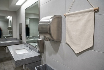 Как выбрать сушилку для рук в общественной уборной